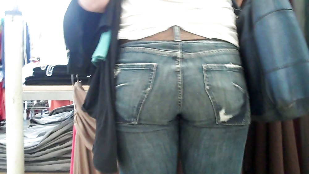 A caccia di culi e chiappe lisce in jeans
 #3665183