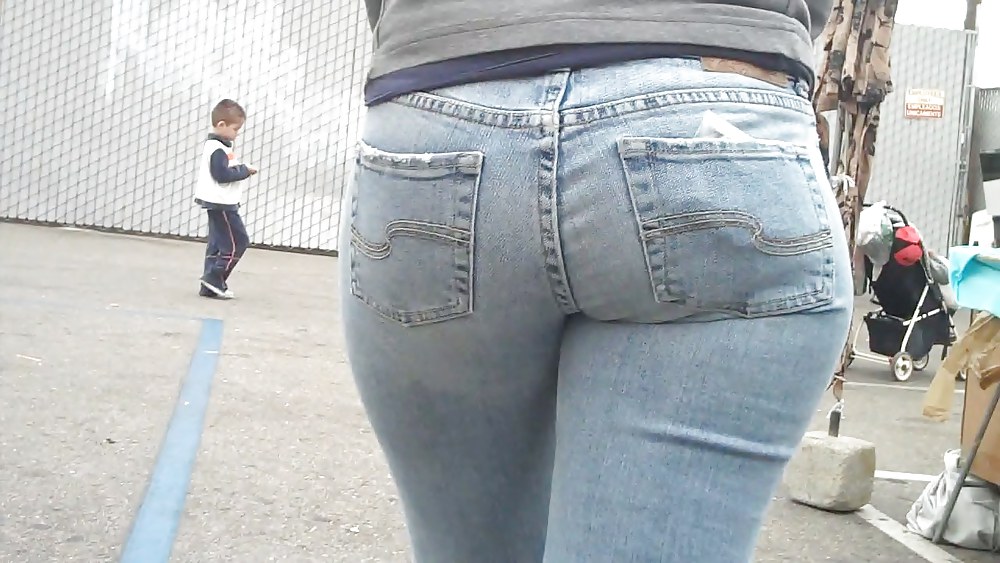 A caccia di culi e chiappe lisce in jeans
 #3665213