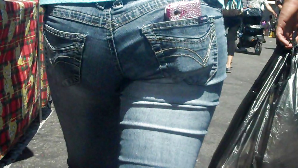 A caccia di culi e chiappe lisce in jeans
 #3665605