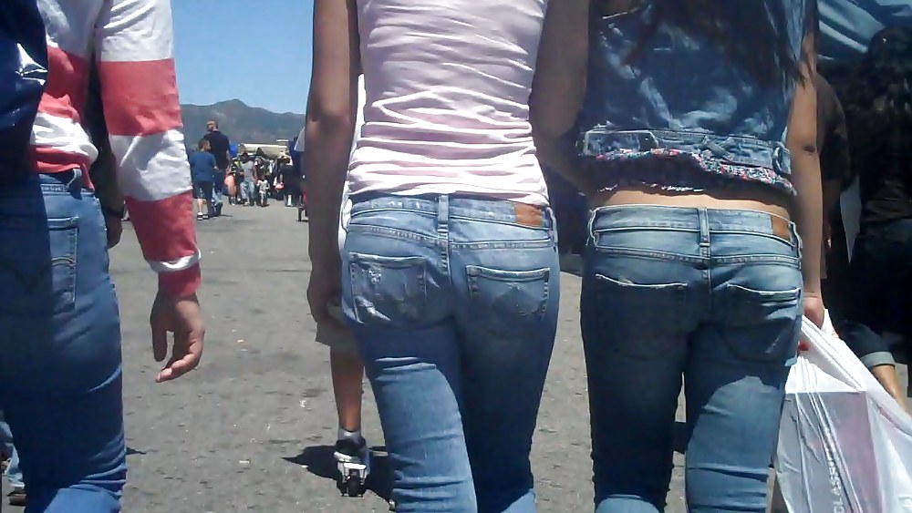 A caccia di culi e chiappe lisce in jeans
 #3665657