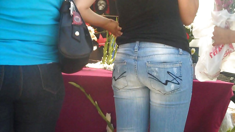 A caccia di culi e chiappe lisce in jeans
 #3665724