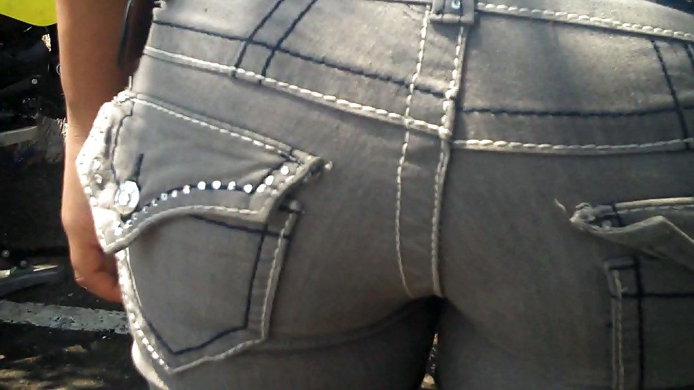 A caccia di culi e chiappe lisce in jeans
 #3665911