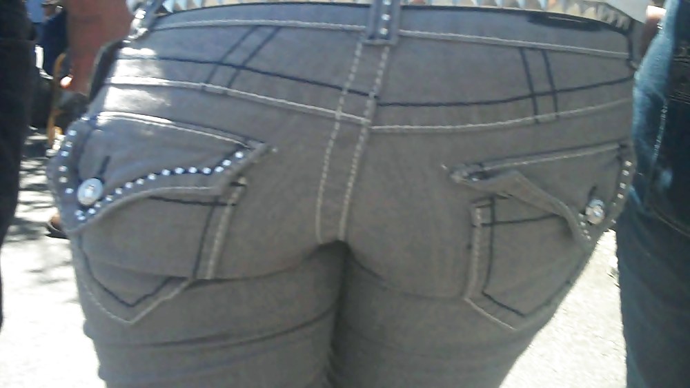 A caccia di culi e chiappe lisce in jeans
 #3665955