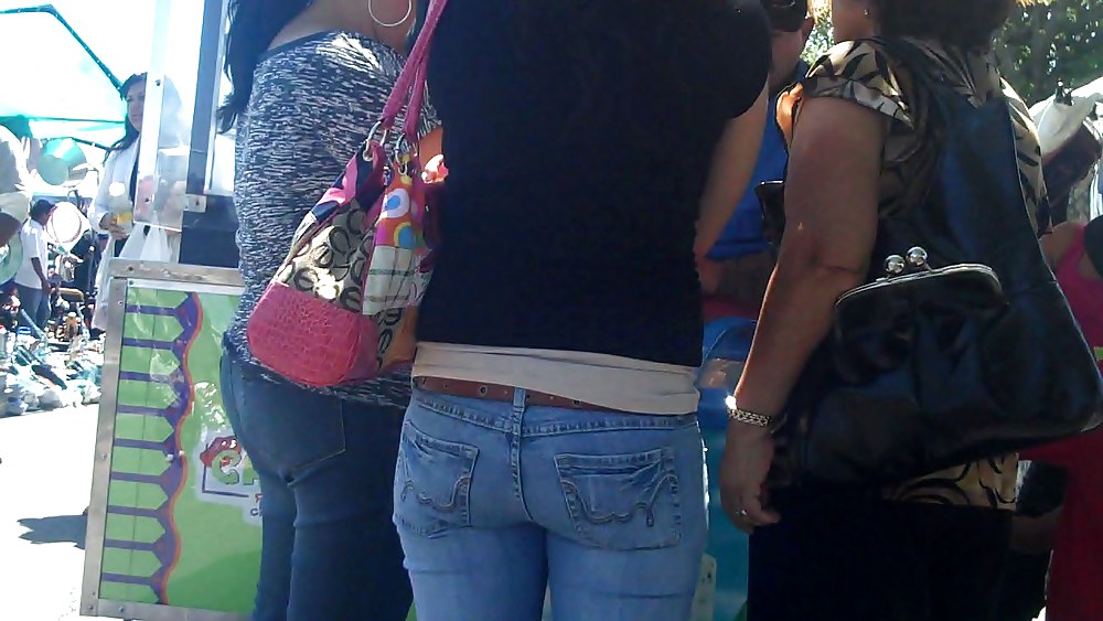 A caccia di culi e chiappe lisce in jeans
 #3665966