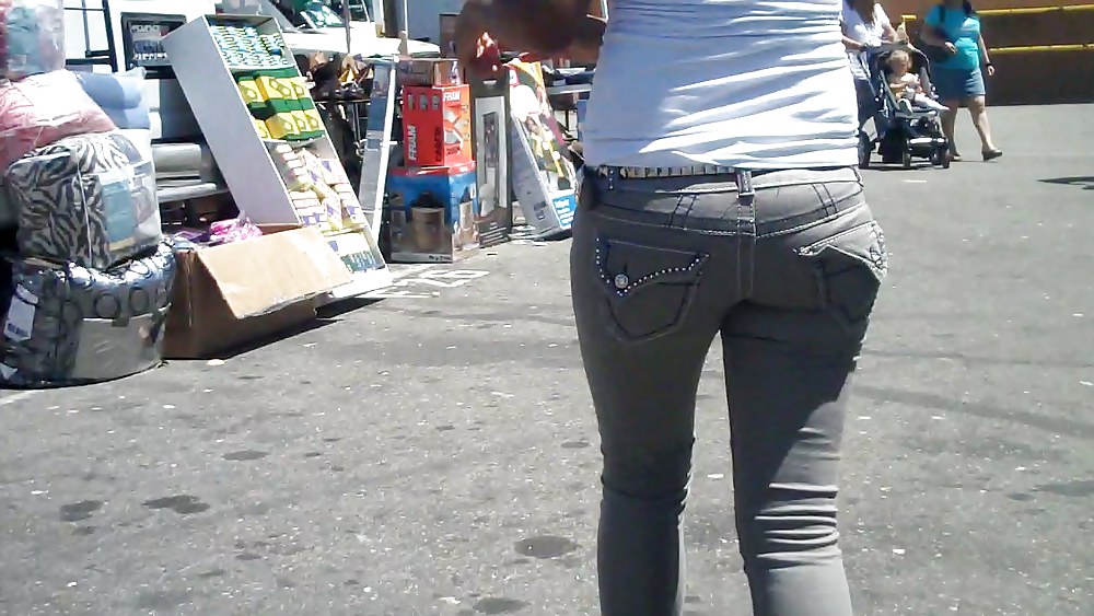 A caccia di culi e chiappe lisce in jeans
 #3666101