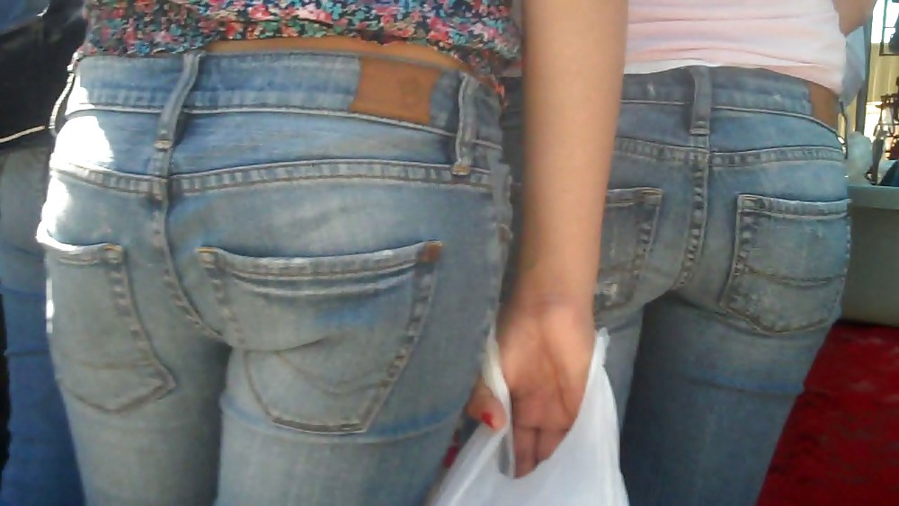 A caccia di culi e chiappe lisce in jeans
 #3666118