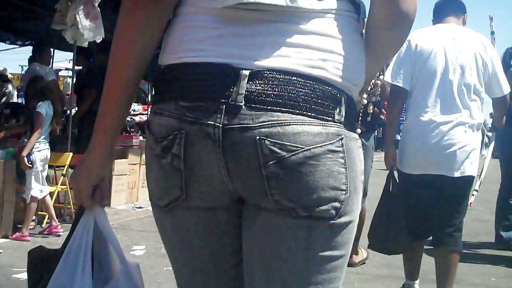 A caccia di culi e chiappe lisce in jeans
 #3666301