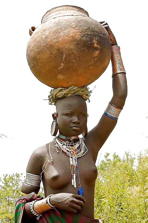 Tribus africanas mujeres, nathional geographic
 #16960367