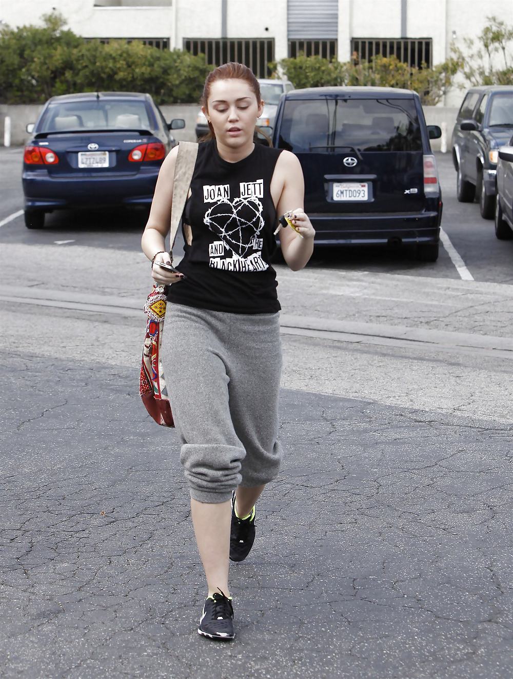 Miley Cyrus going to a gym in Toluca Lake #4461277