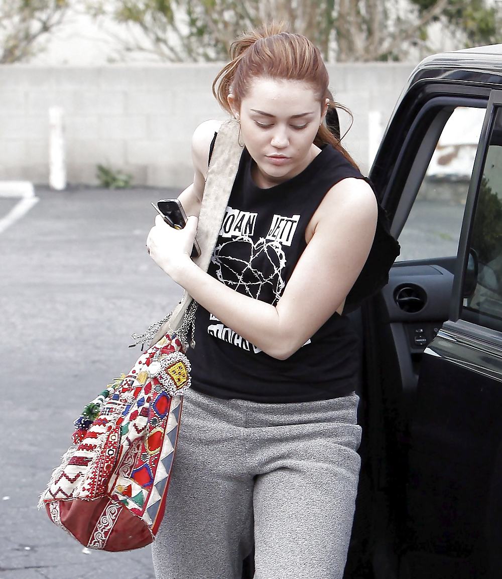 Miley Cyrus going to a gym in Toluca Lake #4461279