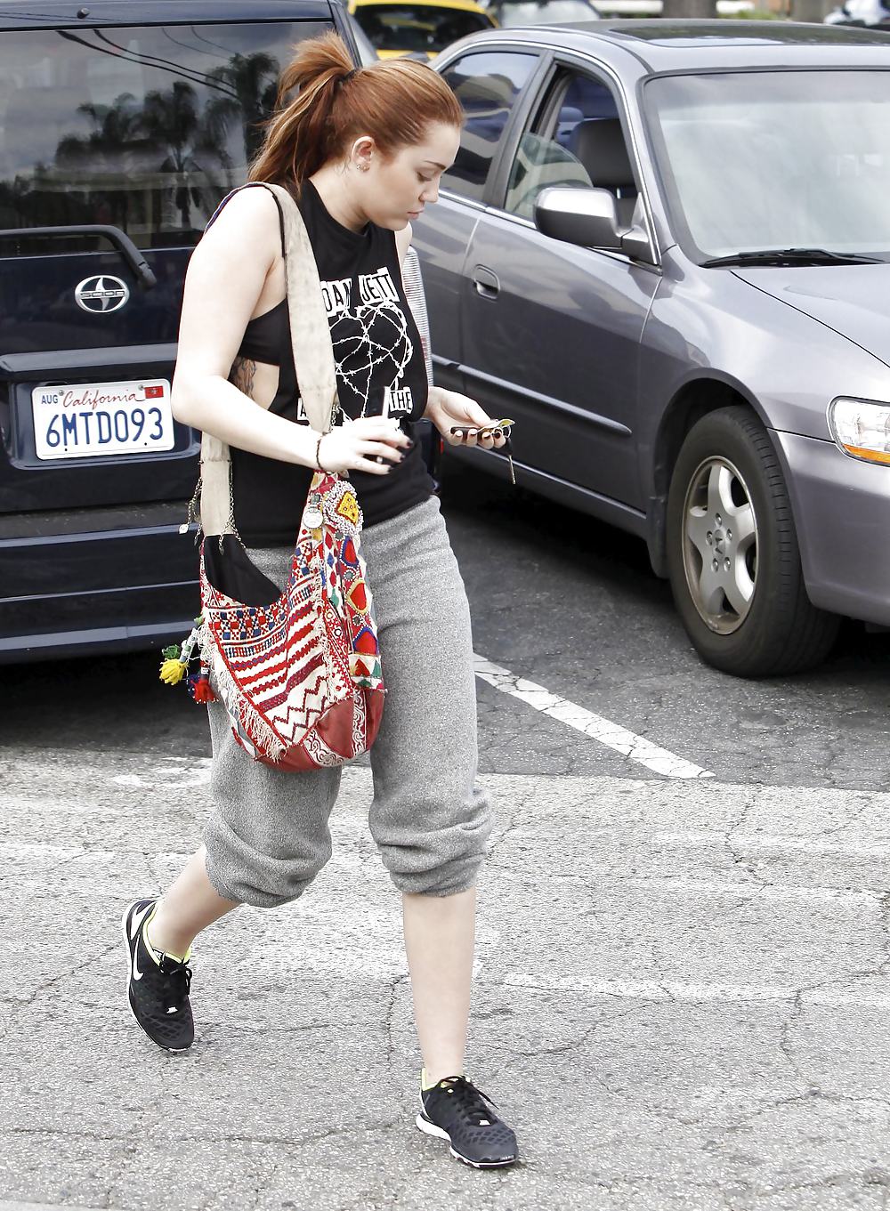 Miley Cyrus going to a gym in Toluca Lake #4461301
