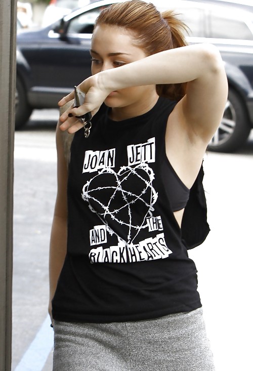 Miley Cyrus going to a gym in Toluca Lake #4461318