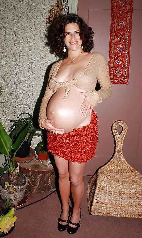 Hecho en casa linda madura embarazada con el coño peludo
 #8424516