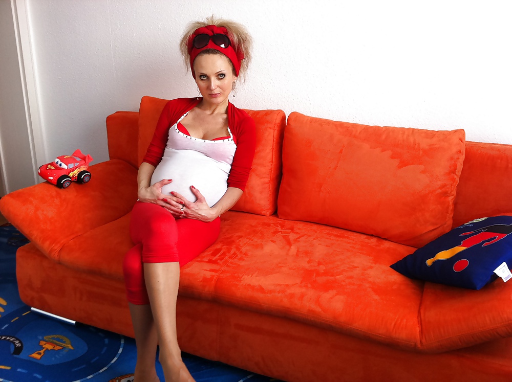 ウクライナの妊娠中の乳母
 #11893873