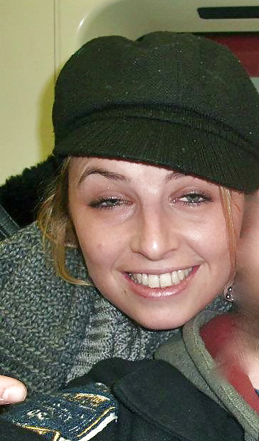 Pute lorie ! t'en veut? tu vas en avoir! pute
 #10963716