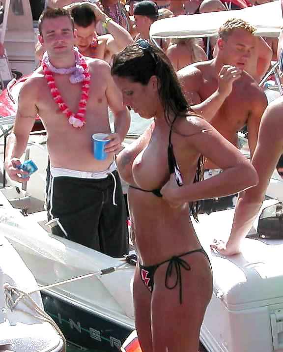 Chicas de playa en topless 1
 #8089209