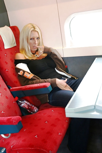 MILF Dans Le Train #17862469