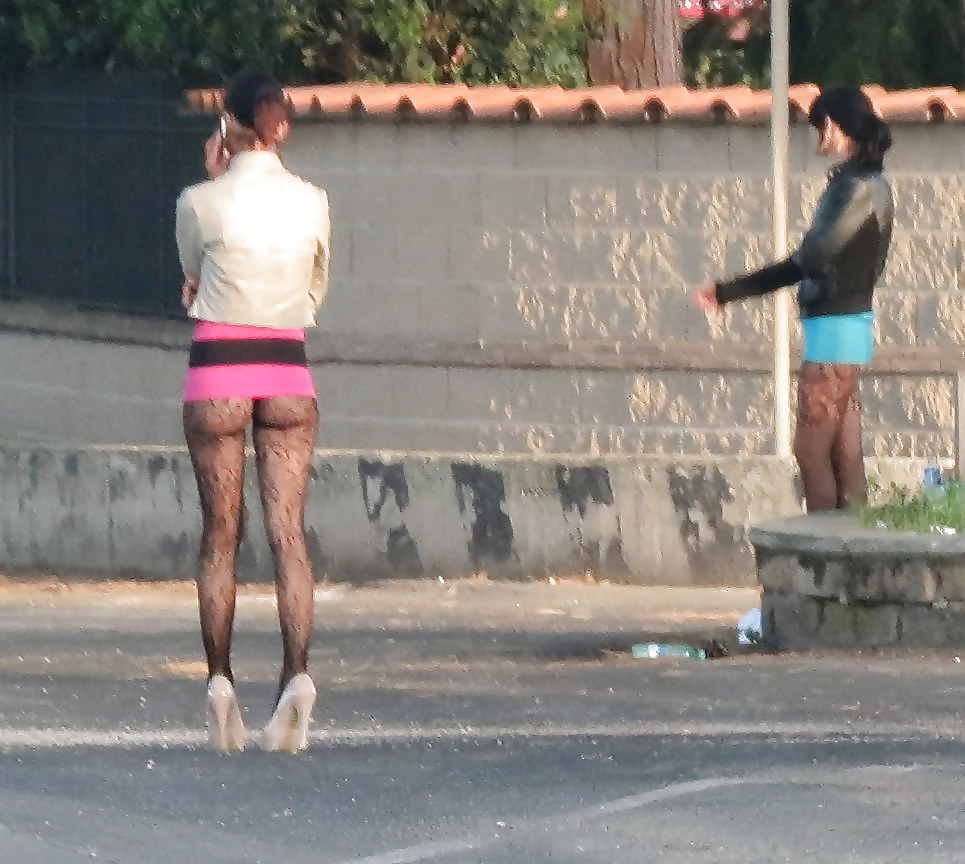 Prostitute in strada #13865357