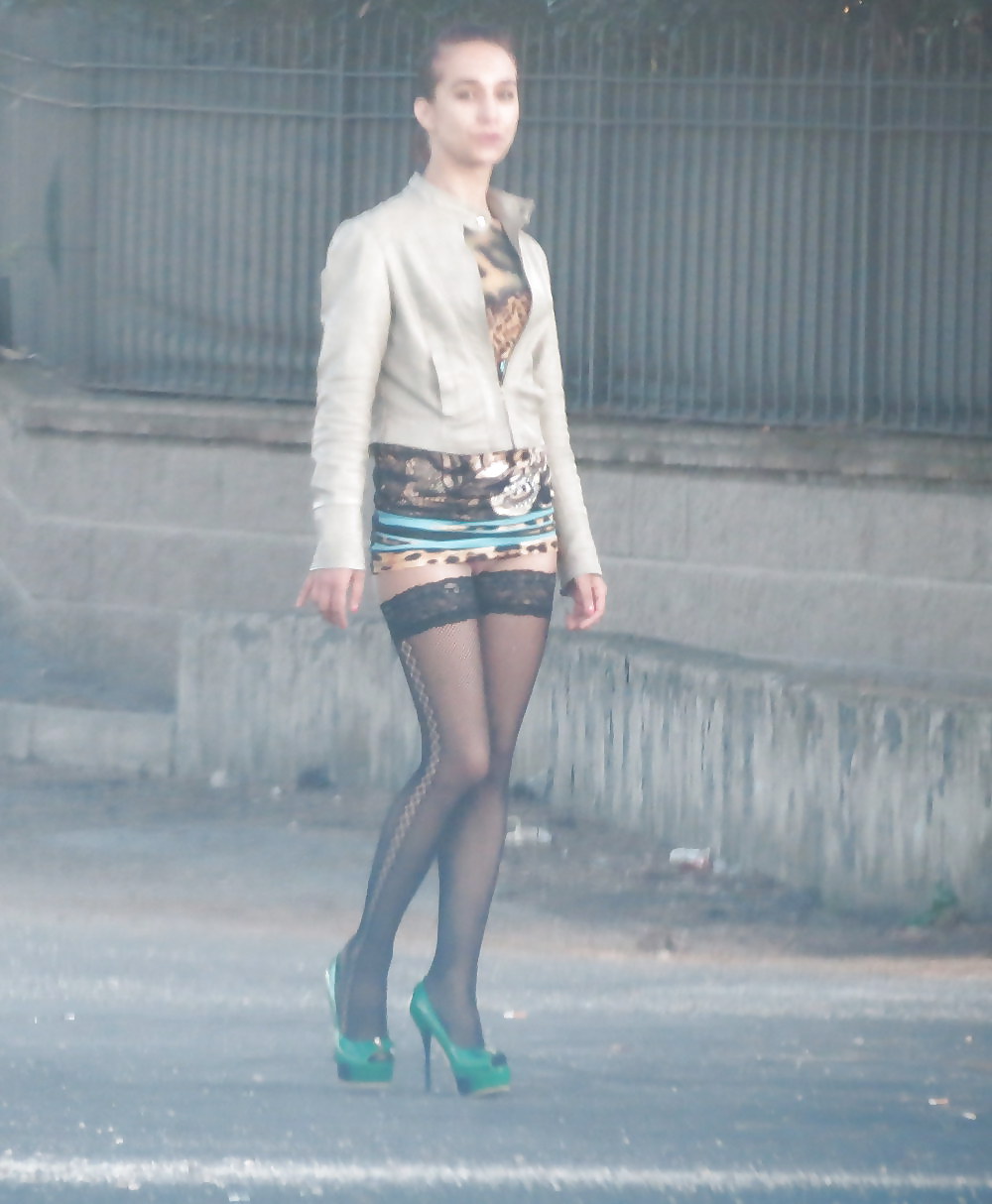 Prostitute in strada #13865370