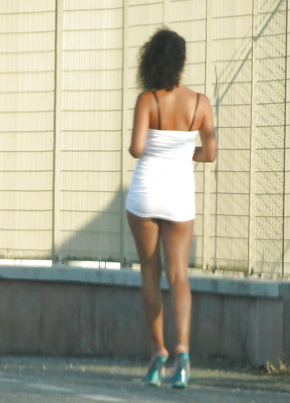 Prostitute in strada #13865403