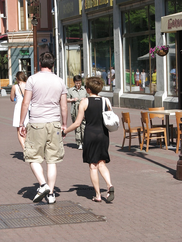 Esposas en ver a través de la ropa en público
 #20426844