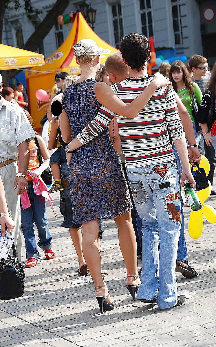 Femmes à Voir à Travers Les Vêtements En Public #20426909