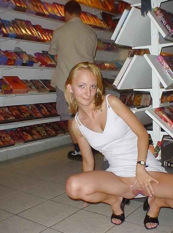 Rubia amateur exhibiendo en sex-shop bysail
 #5040037