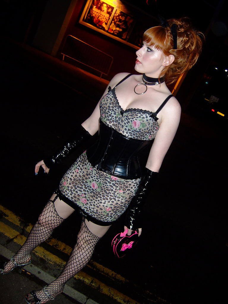 Posando en su mayoría de color rosa
 #5956211