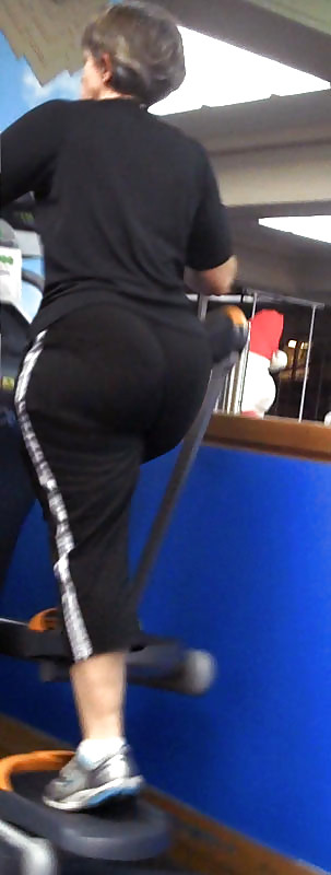 Big Booty Granny in the Gym #8859443