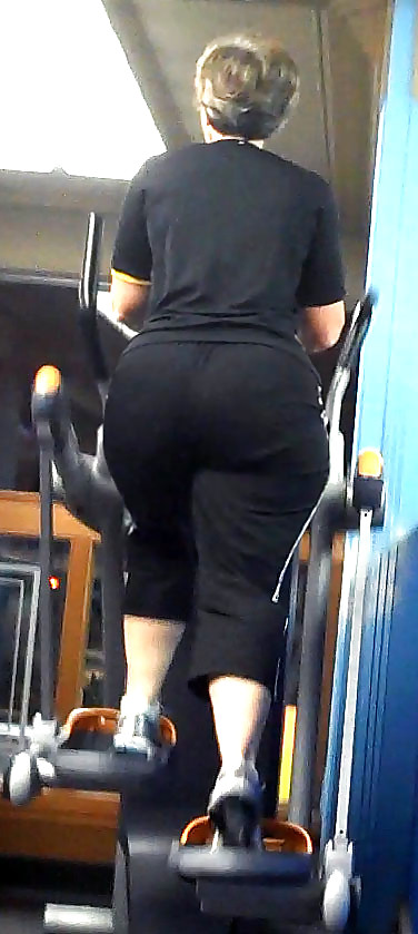 Big Booty Granny in the Gym #8859448