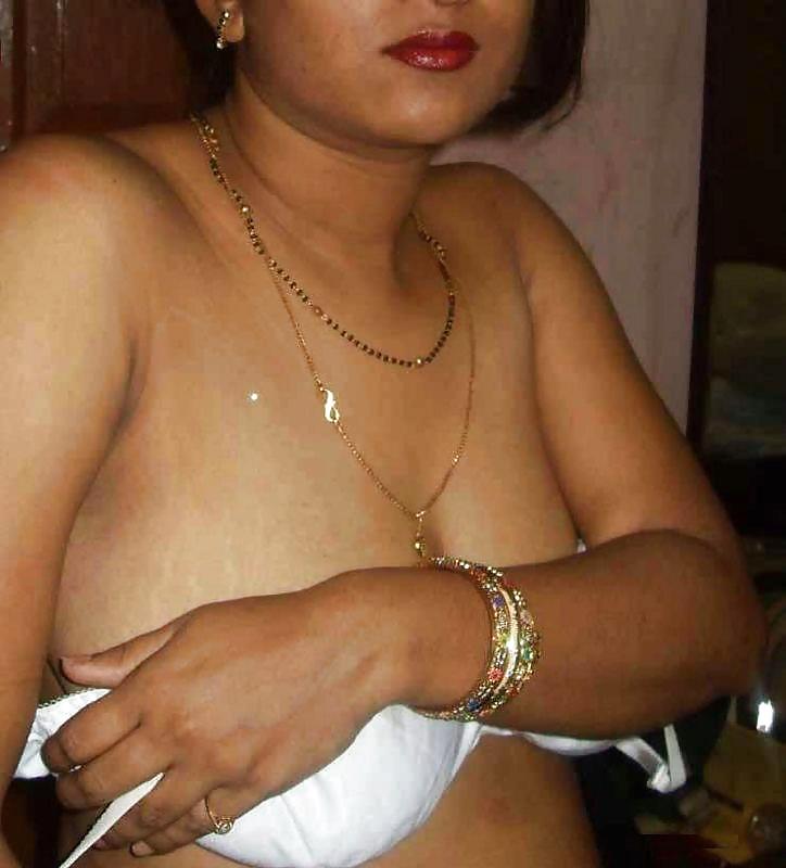 Indian Busty House Wife #998574