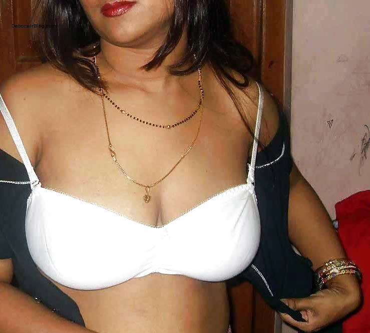 Indian Busty House Wife #998597