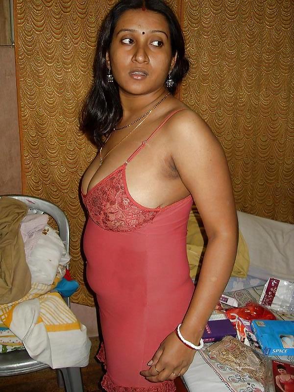 Indian Busty House Wife #998701
