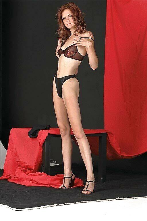 Redhead with gorgeous long legs - N. C.  #2633056