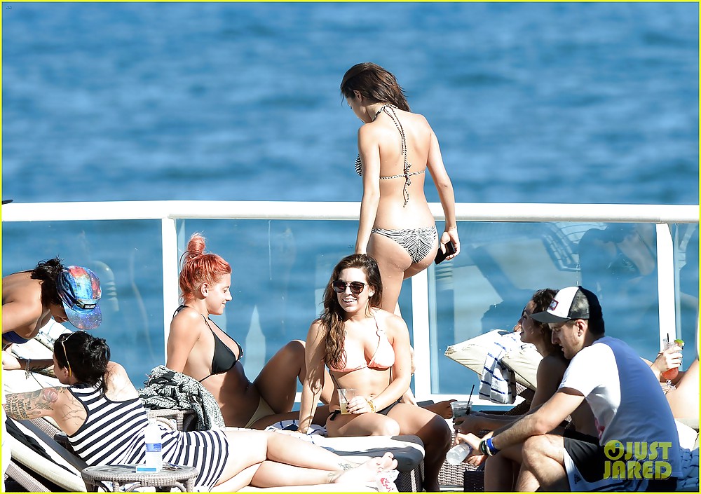 Selena gomez en bikini 28.10.2013
 #22163694