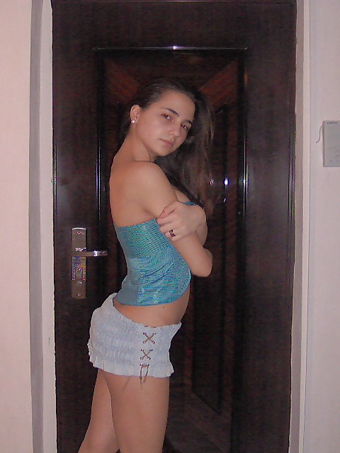 Romanian amateur teen Andra and her friends #1655078