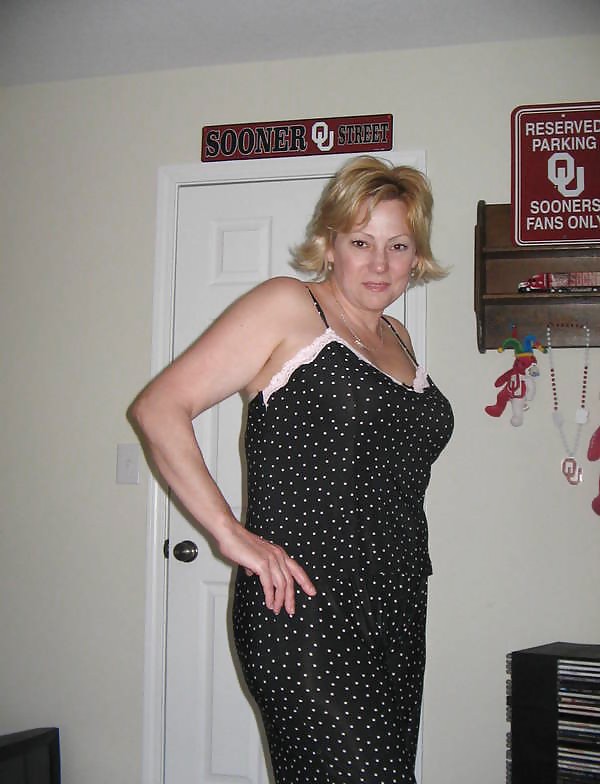 A beautiful mature woman #19576544