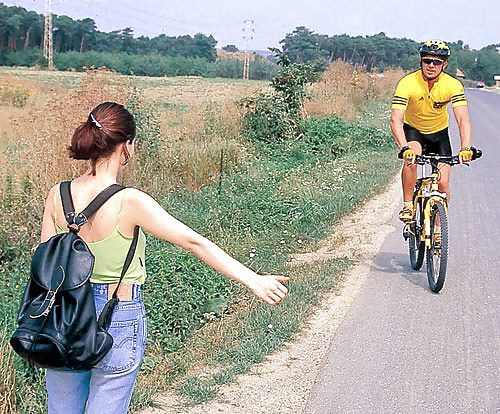 Brünette Trifft Auf Einen Bike-Fahrer Und Fickt Ihn #16500646