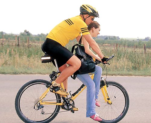 Brünette Trifft Auf Einen Bike-Fahrer Und Fickt Ihn #16500659