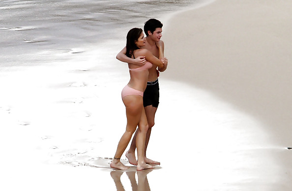 Stephanie Seymour bikini candids at the beach 