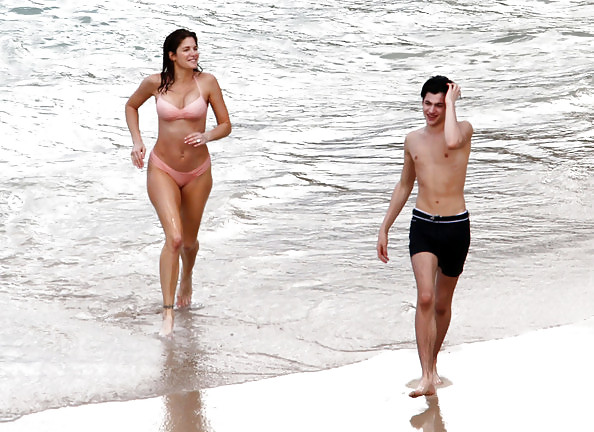 Stephanie Seymour bikini candids at the beach  #3572032