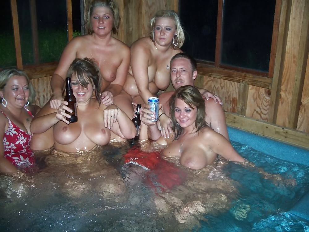 Fiesta amateur en la bañera caliente
 #16866914