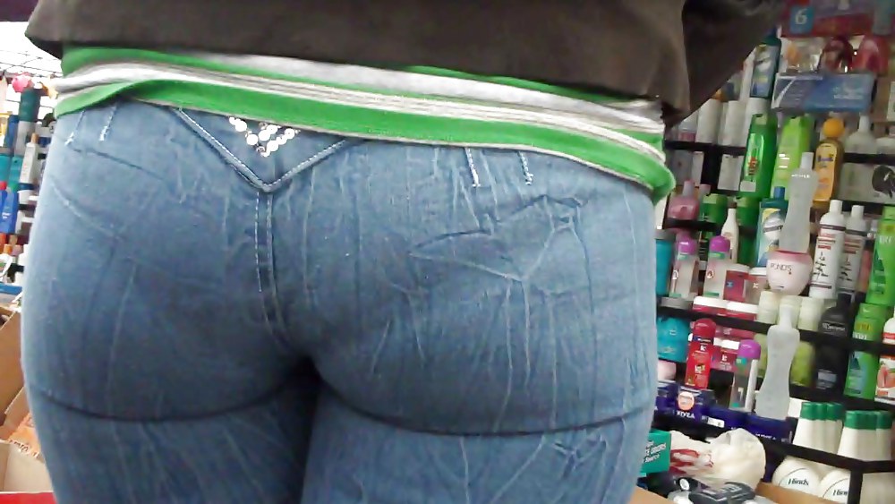 Culo stretto & culo in jeans che delinea le mutandine così bene
 #5155701