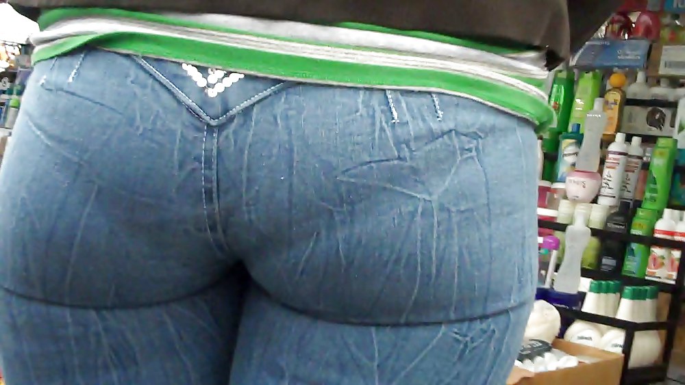 Culo stretto & culo in jeans che delinea le mutandine così bene
 #5155791