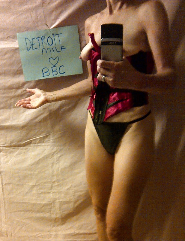 DetroitMILF loves BBC #9382752