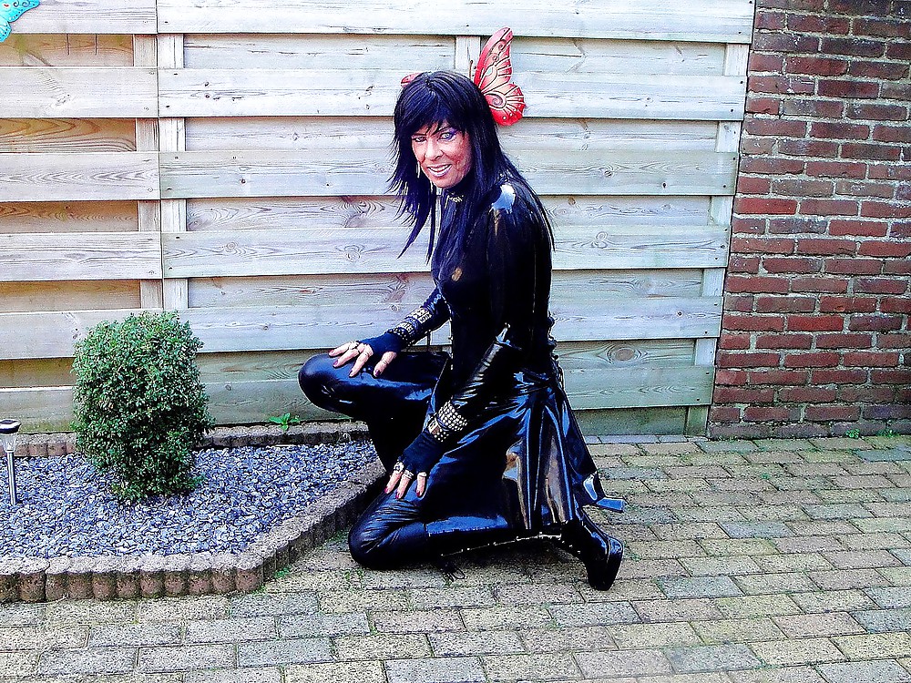 Látex tgirl
 #15592324