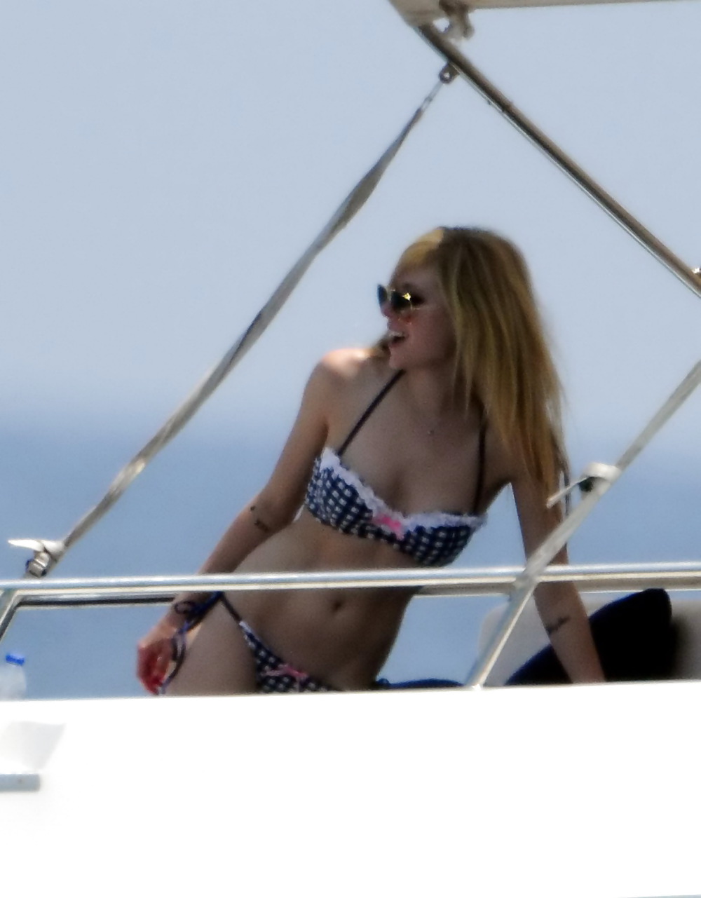 Avril Lavigne bikini again in St Tropez  #4370408
