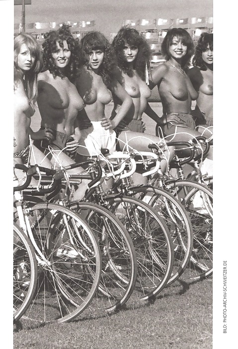 Ragazze in bicicletta!
 #1465572