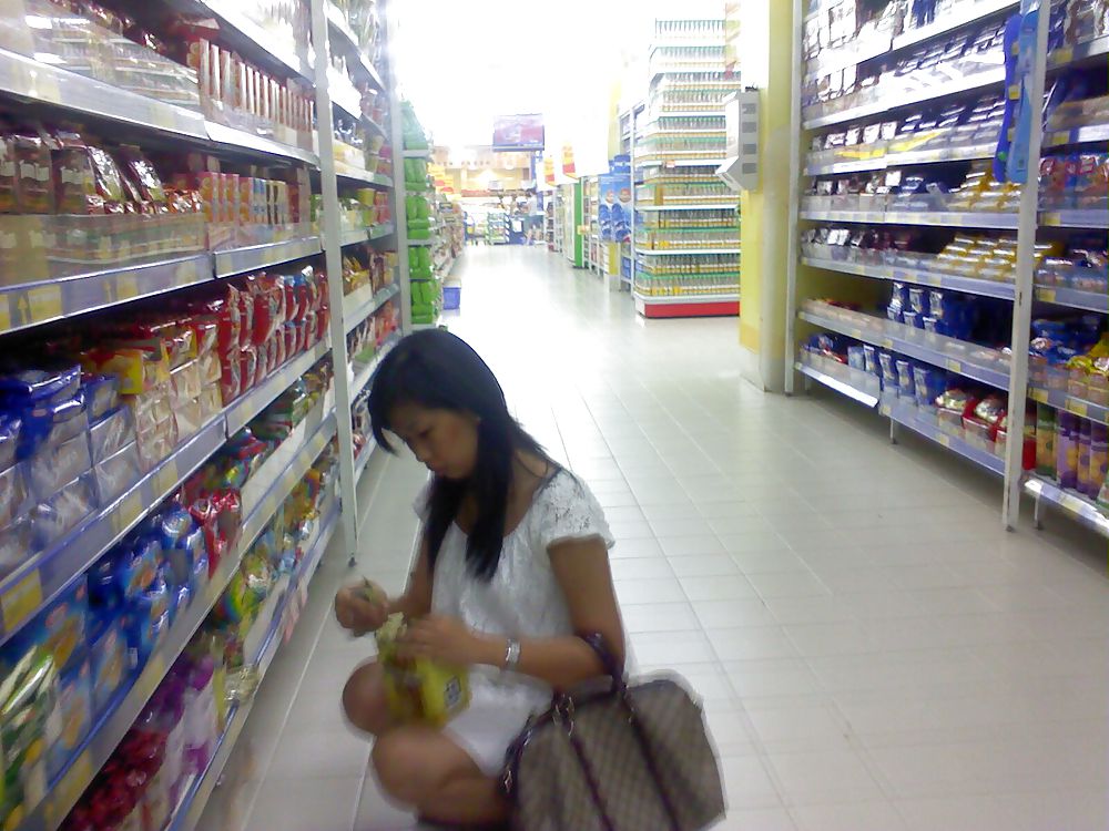 Rot Höschen Weißes Kleid, Hypermart, PTC, Surabaya, Indonesien #6311482
