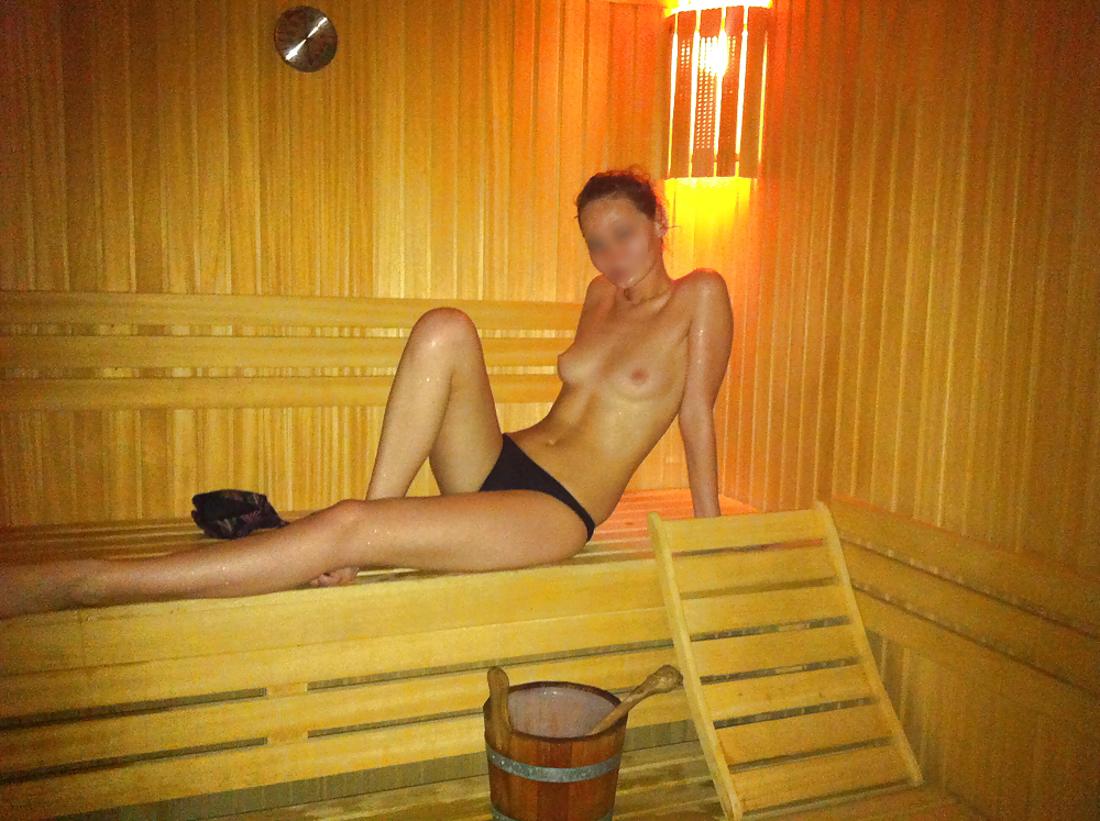Amatur novia desnuda en sauna pública
 #18424968